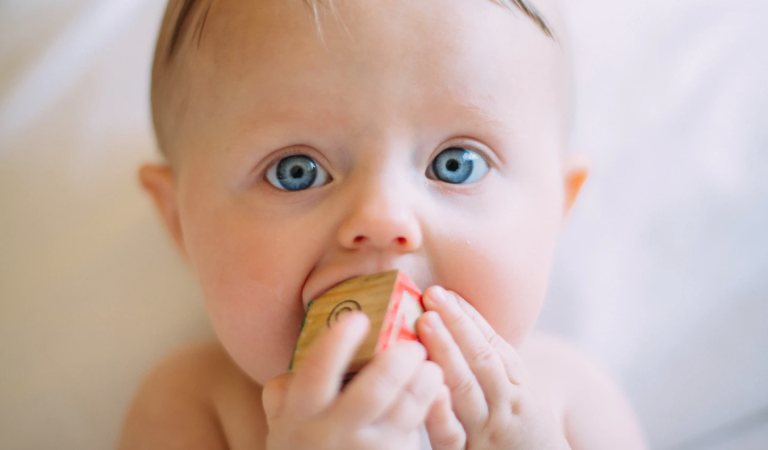 Il bambino e lo specchio 